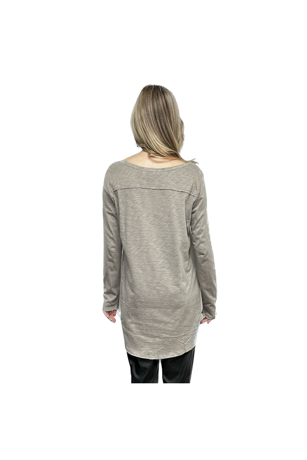 PEACE & CHAOS OVERSIZED TOP
