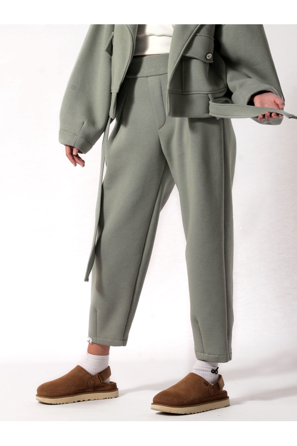 Barrel-leg trousers