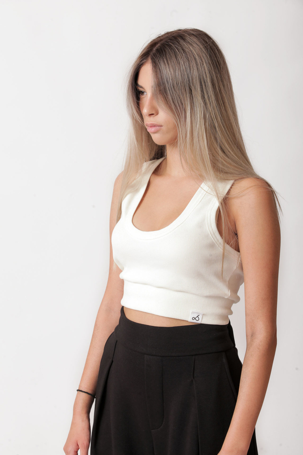 Sleeveless ribbed fitted top